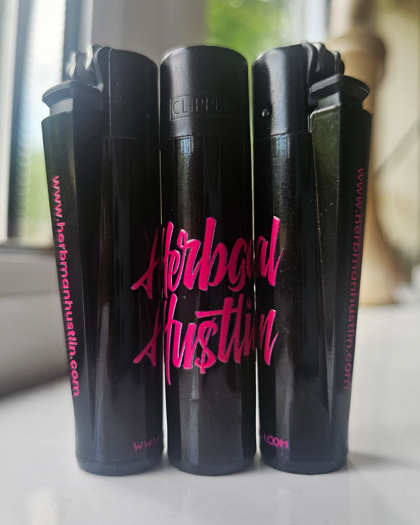 Herbgal Hustlin Clipper Lighter - Black/Pink